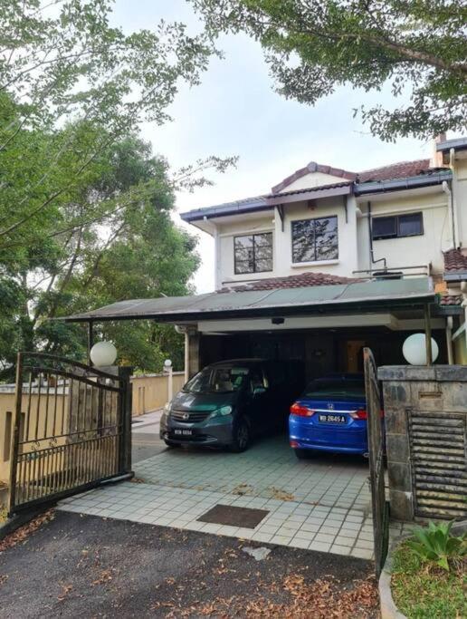 The Fun House- 3 Bedrooms, Pool Table & Lots More Pangsapuri Kuala Lumpur